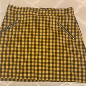 Checkered skirt!